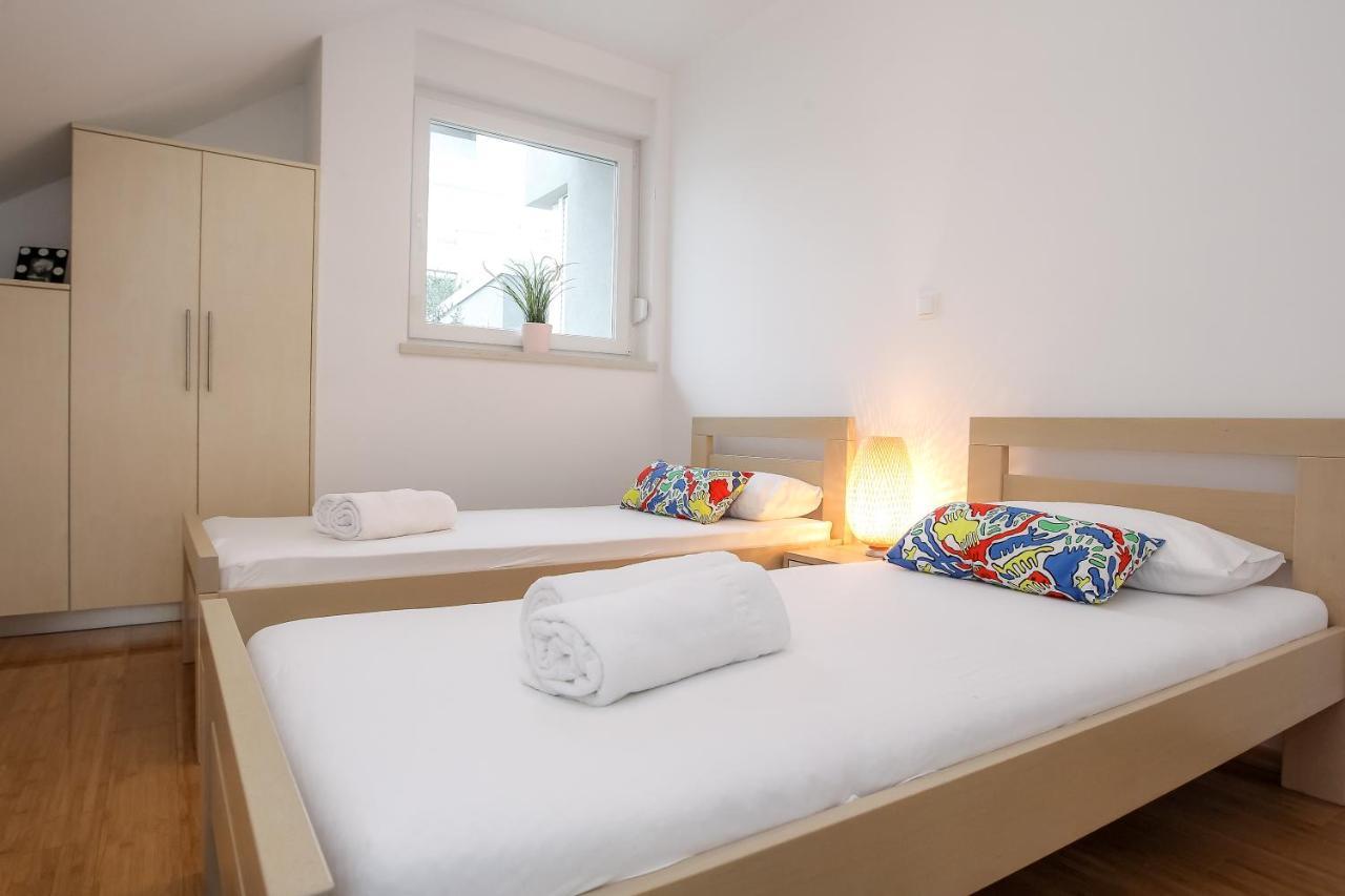 Apartments Tomana Novalja Exterior photo